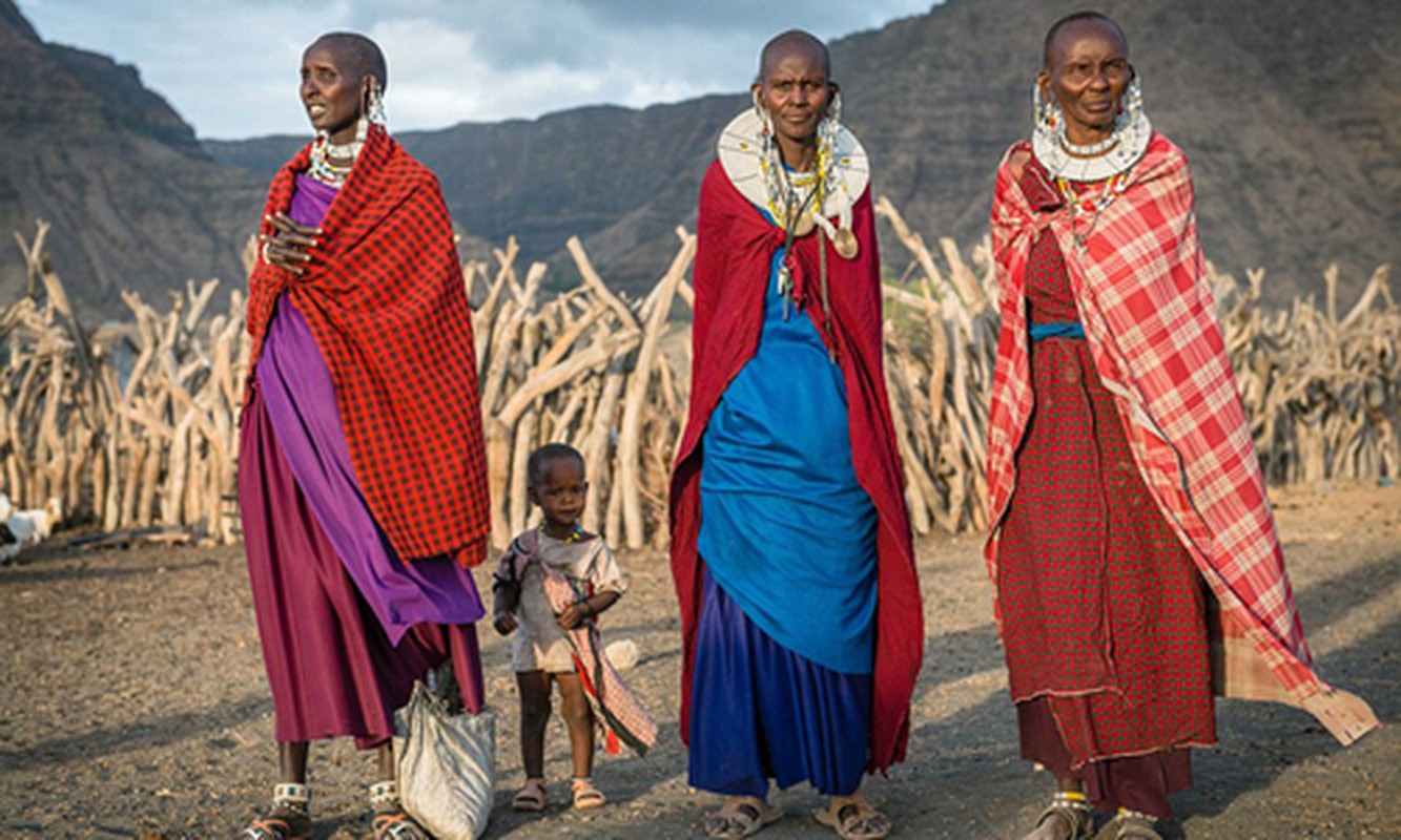 Quai dan tap tuc an thit khi cua bo lac o Tanzania-Hinh-2